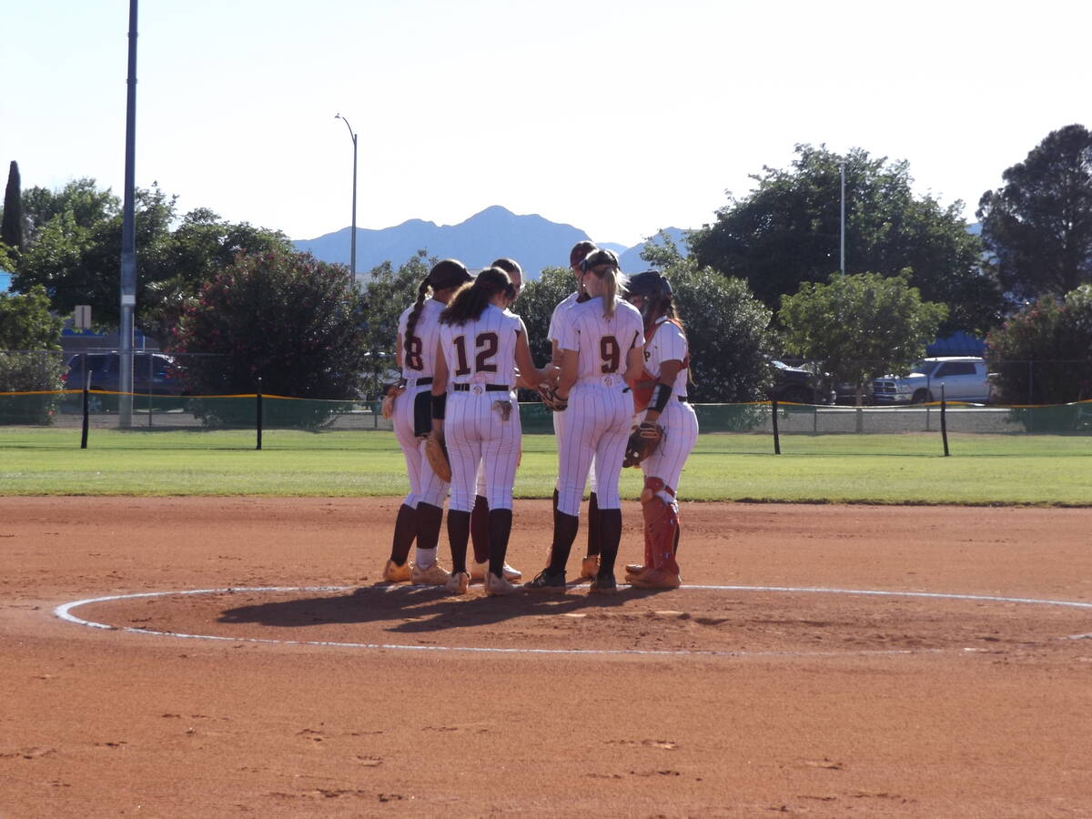 Charlotte Uyeno/Pahrump Valley Times Pahrump Valley High School Lady Trojans fielders huddle pr ...